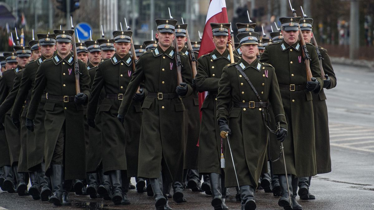 Lotyšsko kvůli Rusku obnovilo povinnou vojnu, mnohde v Evropě ji ale ani nezrušili